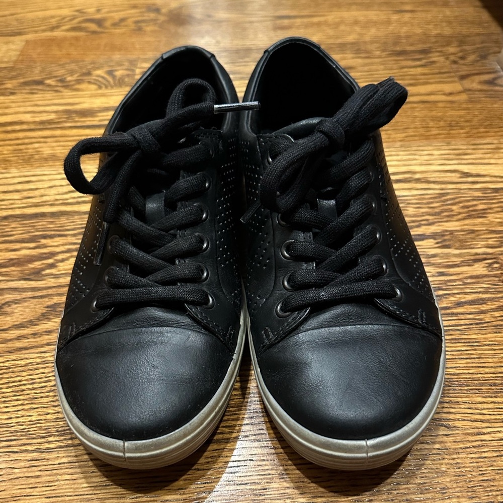 ECCO Soft 7’s